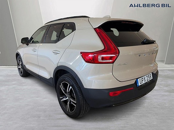 Volvo XC40 3 of 19