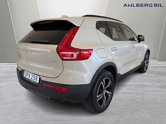 Volvo XC40 6 of 19