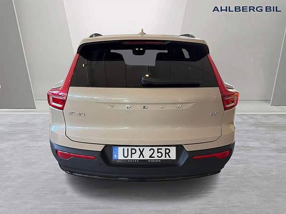 Volvo XC40 7 of 19
