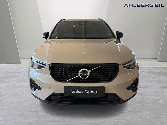 Volvo XC40 4 of 19