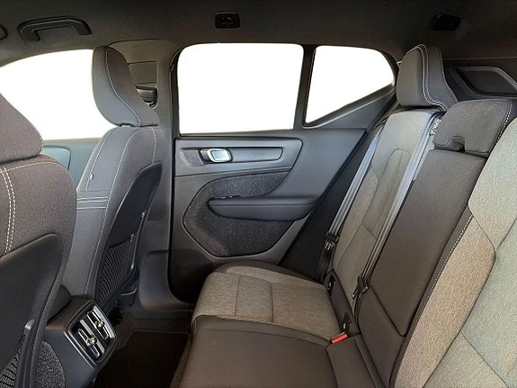 Volvo XC40 12 of 19