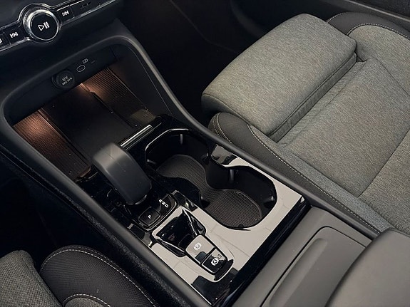 Volvo XC40 16 of 19