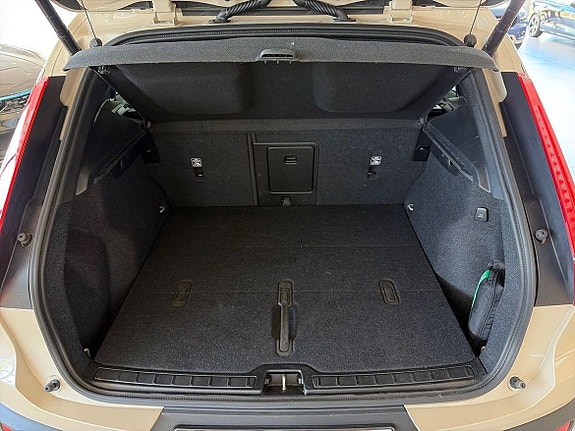 Volvo XC40 17 of 19