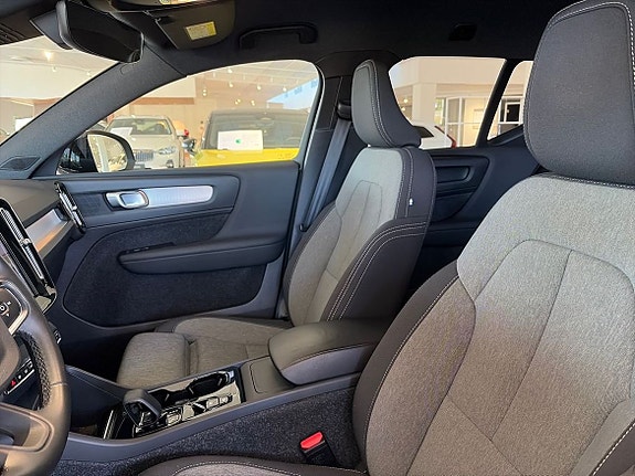Volvo XC40 10 of 19