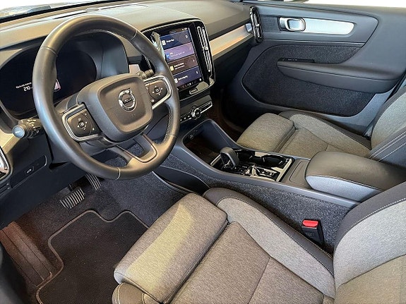 Volvo XC40 9 of 19