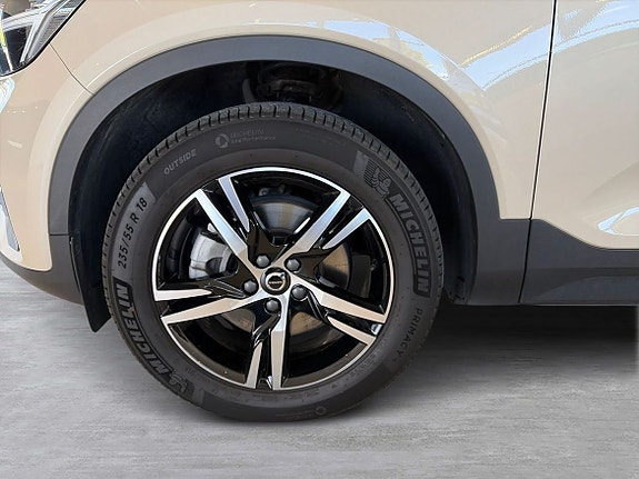 Volvo XC40 8 of 19
