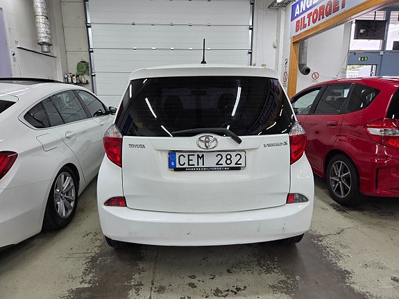 Toyota Verso-S 7 of 14