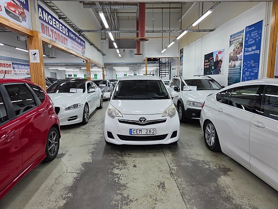 Toyota Verso-S 3 of 14