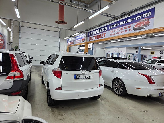 Toyota Verso-S 5 of 14