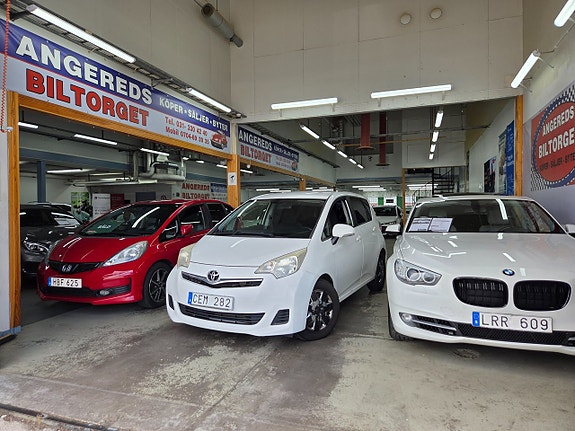 Toyota Verso-S 2 of 14