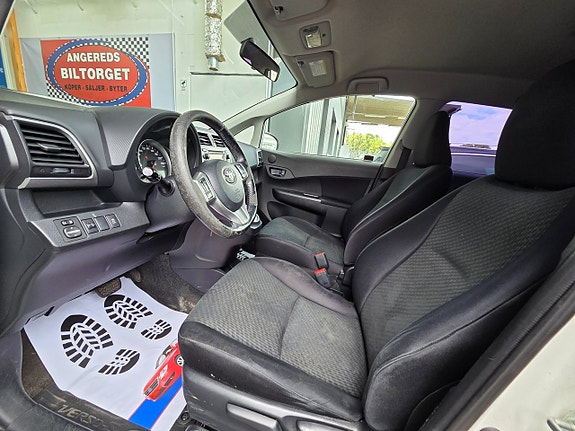 Toyota Verso-S 12 of 14