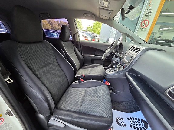 Toyota Verso-S 9 of 14