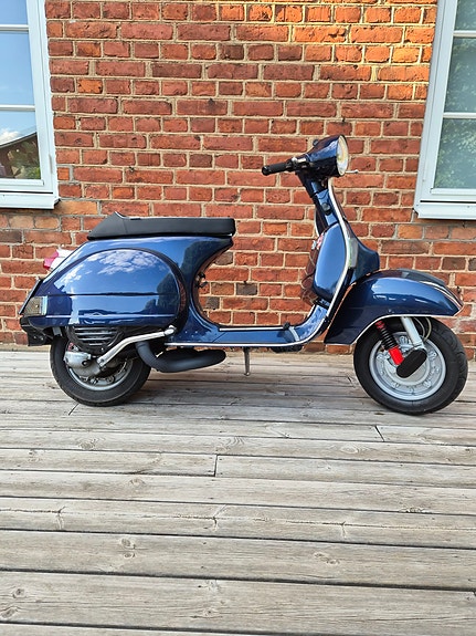 Piaggio Vespa P200 E 3 of 5