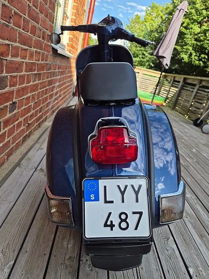 Piaggio Vespa P200 E 4 of 5