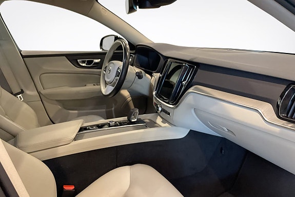 Volvo V60 Cross Country 4 of 5