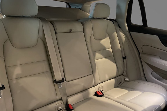 Volvo V60 Cross Country 3 of 5