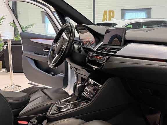 BMW 225xe 11 of 21