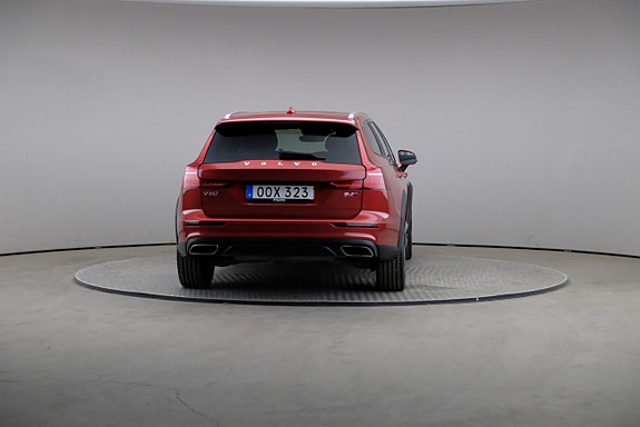 Volvo V60 Cross Country 2 of 3