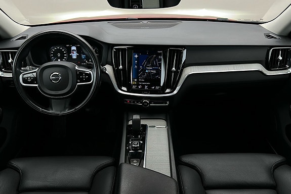 Volvo V60 Cross Country 3 of 3