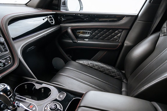 Bentley Bentayga 11 of 18