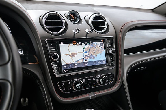 Bentley Bentayga 13 of 18