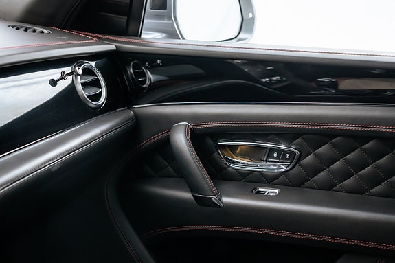 Bentley Bentayga 15 of 18