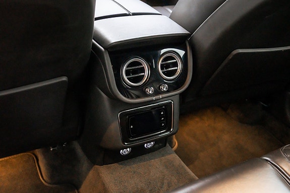 Bentley Bentayga 16 of 18