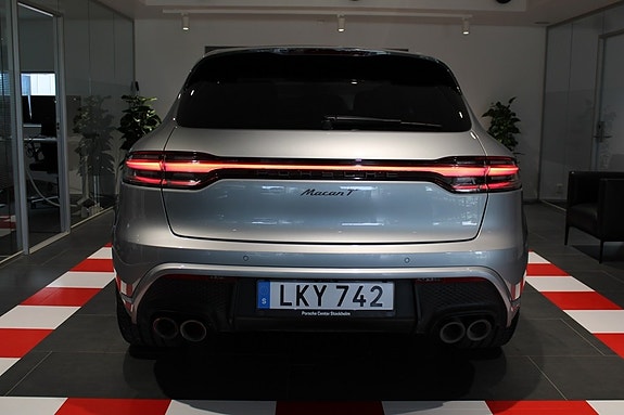 Porsche Macan T 4 of 5