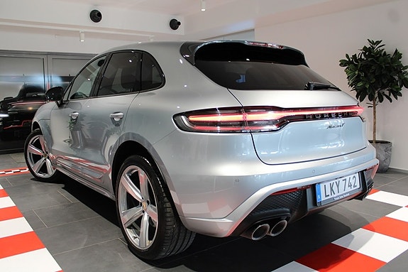 Porsche Macan T 2 of 5