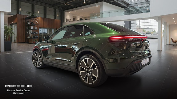 Porsche Macan 4 2 of 5
