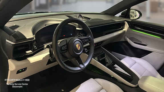Porsche Macan 4 3 of 5