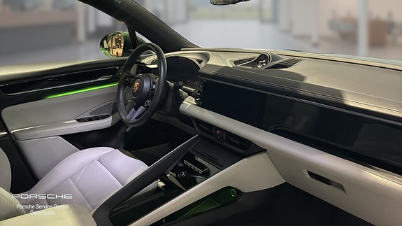 Porsche Macan 4 4 of 5