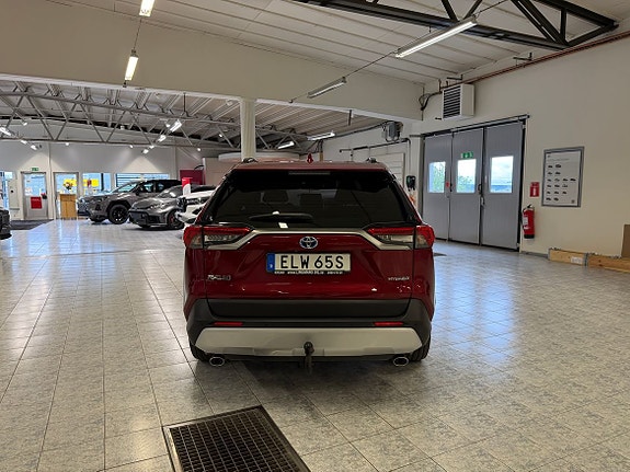 Toyota RAV4 5 of 5