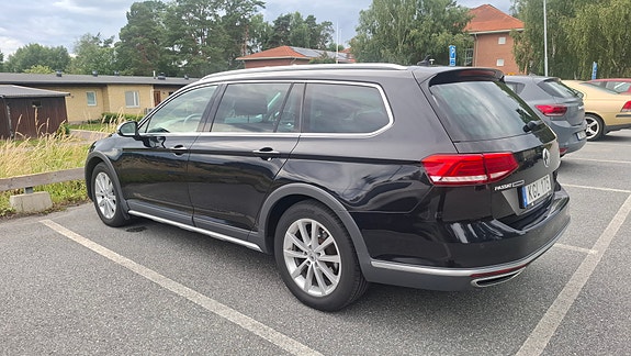 Volkswagen Passat Alltrack 4 of 18