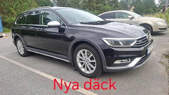 Volkswagen Passat Alltrack 2 of 18