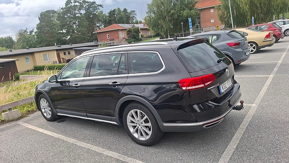 Volkswagen Passat Alltrack 8 of 18