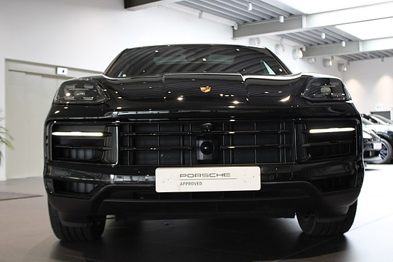 Porsche Cayenne 6 of 15
