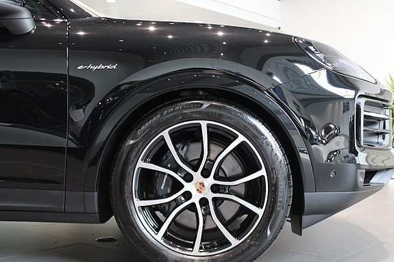 Porsche Cayenne 15 of 15