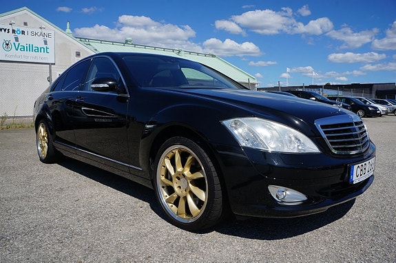Mercedes-Benz S500 3 of 5