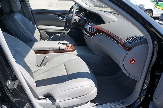 Mercedes-Benz S500 8 of 25