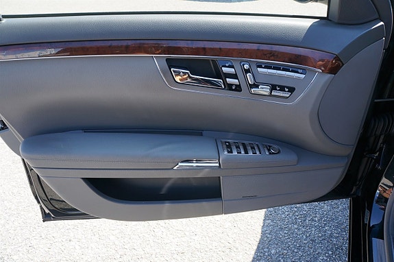 Mercedes-Benz S500 12 of 25