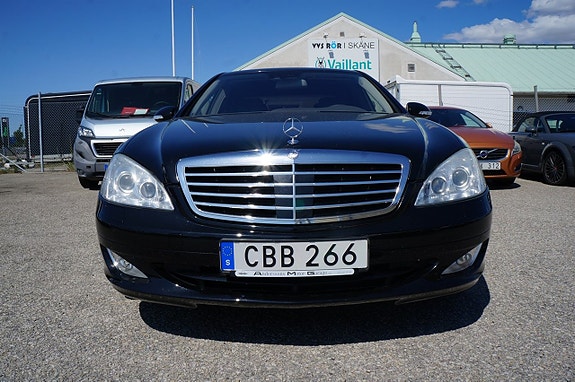 Mercedes-Benz S500 2 of 5