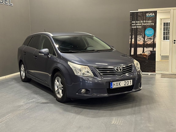 Toyota Avensis 2 of 5