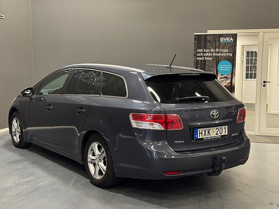 Toyota Avensis 4 of 5