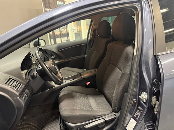 Toyota Avensis 7 of 9