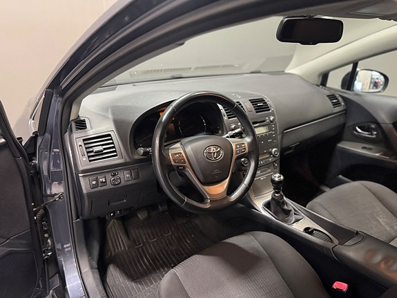 Toyota Avensis 6 of 9