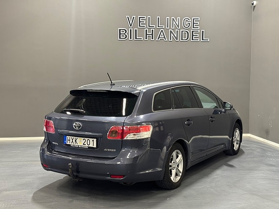 Toyota Avensis 3 of 5