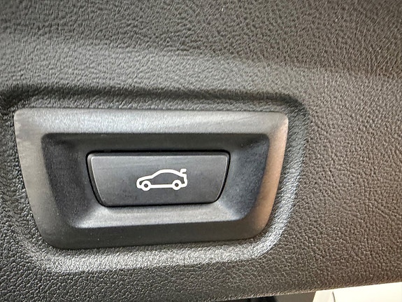 BMW i4 17 of 18