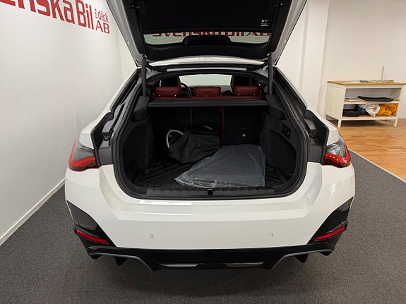 BMW i4 16 of 18