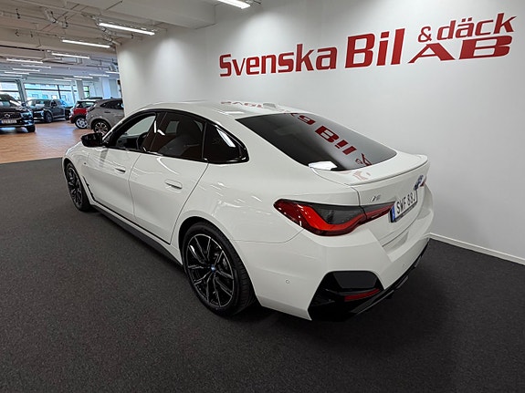BMW i4 3 of 18